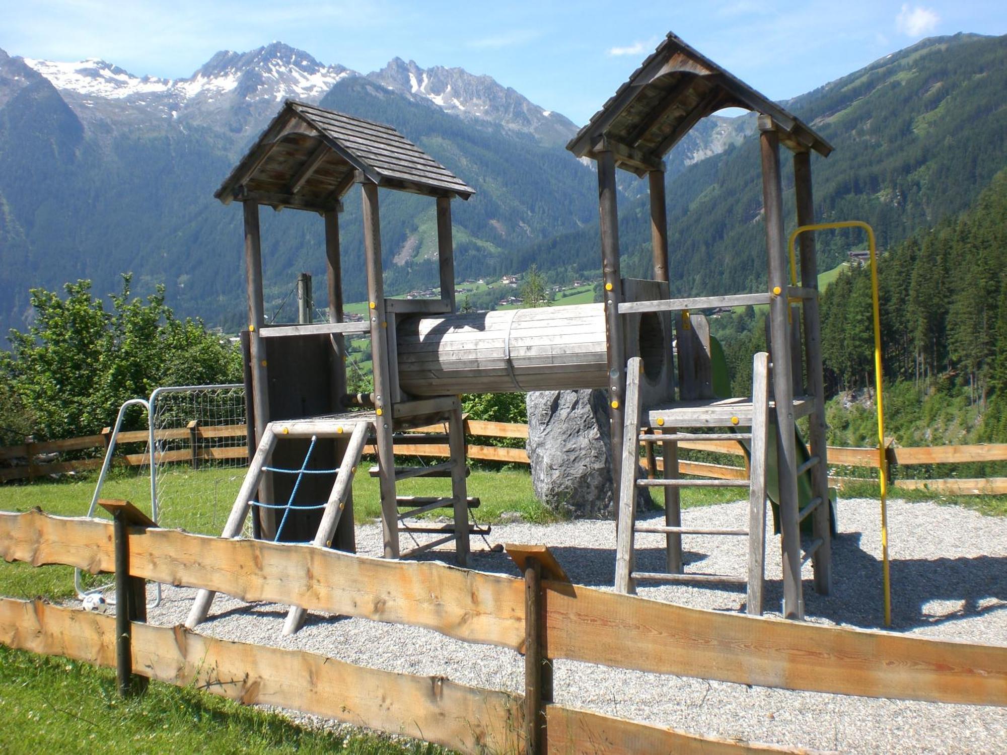 Gruppen Und Familienhof Falkenstein Krimml Exterior photo